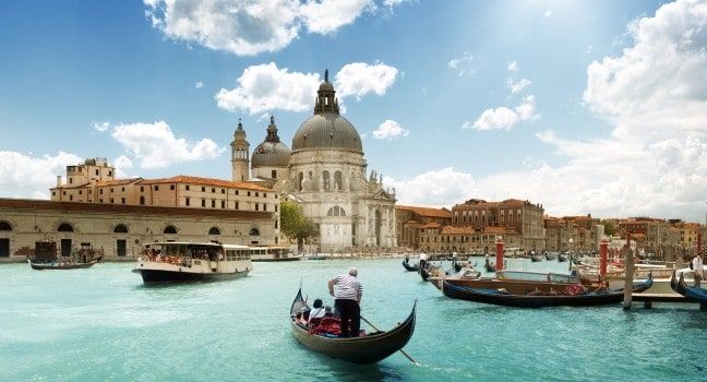 boat-grand-canal-basilica-santa-maria-della-salute-venice-italy_main